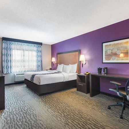 La Quinta By Wyndham Erie Hotel Exterior photo