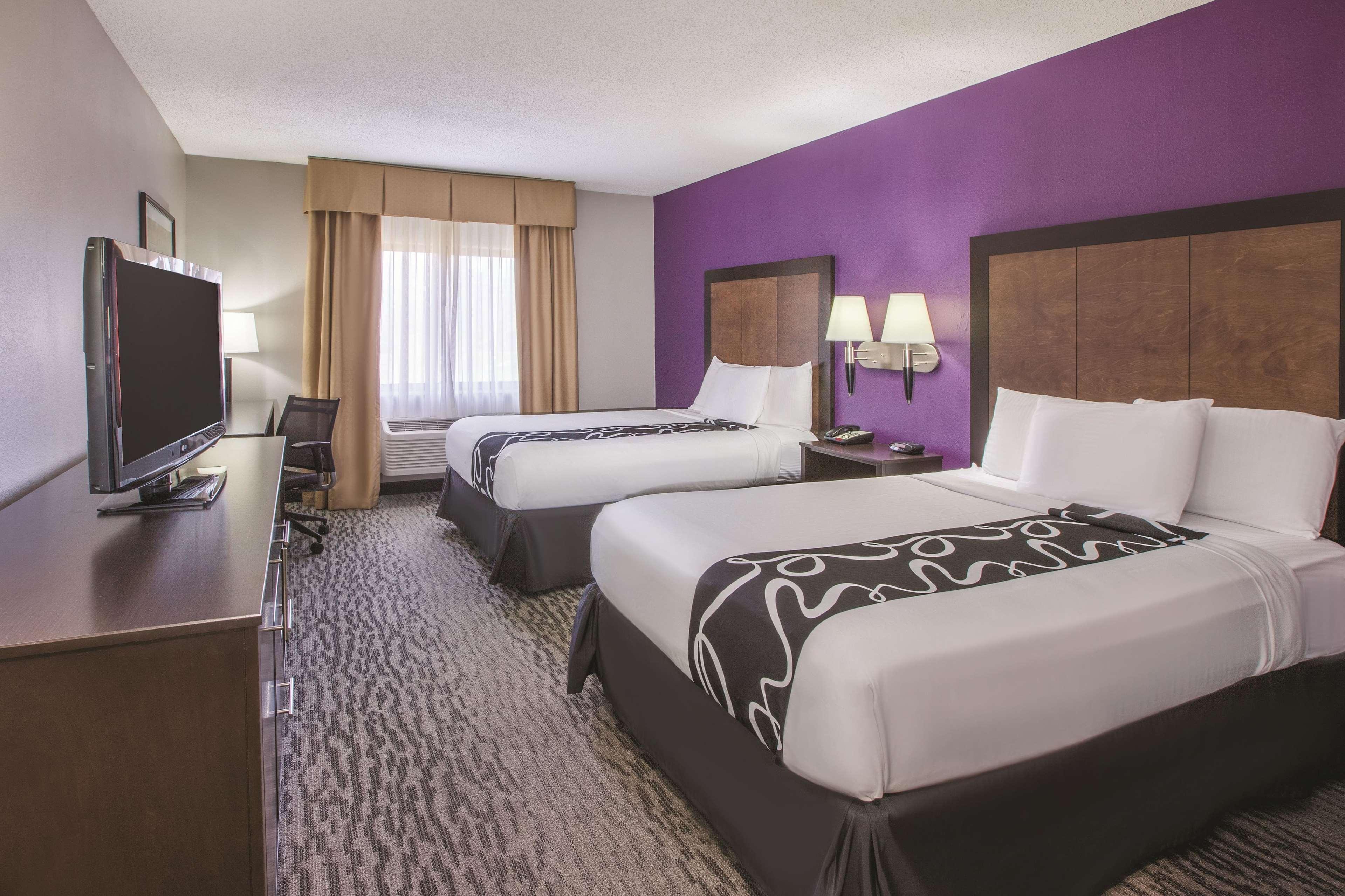La Quinta By Wyndham Erie Hotel Exterior photo
