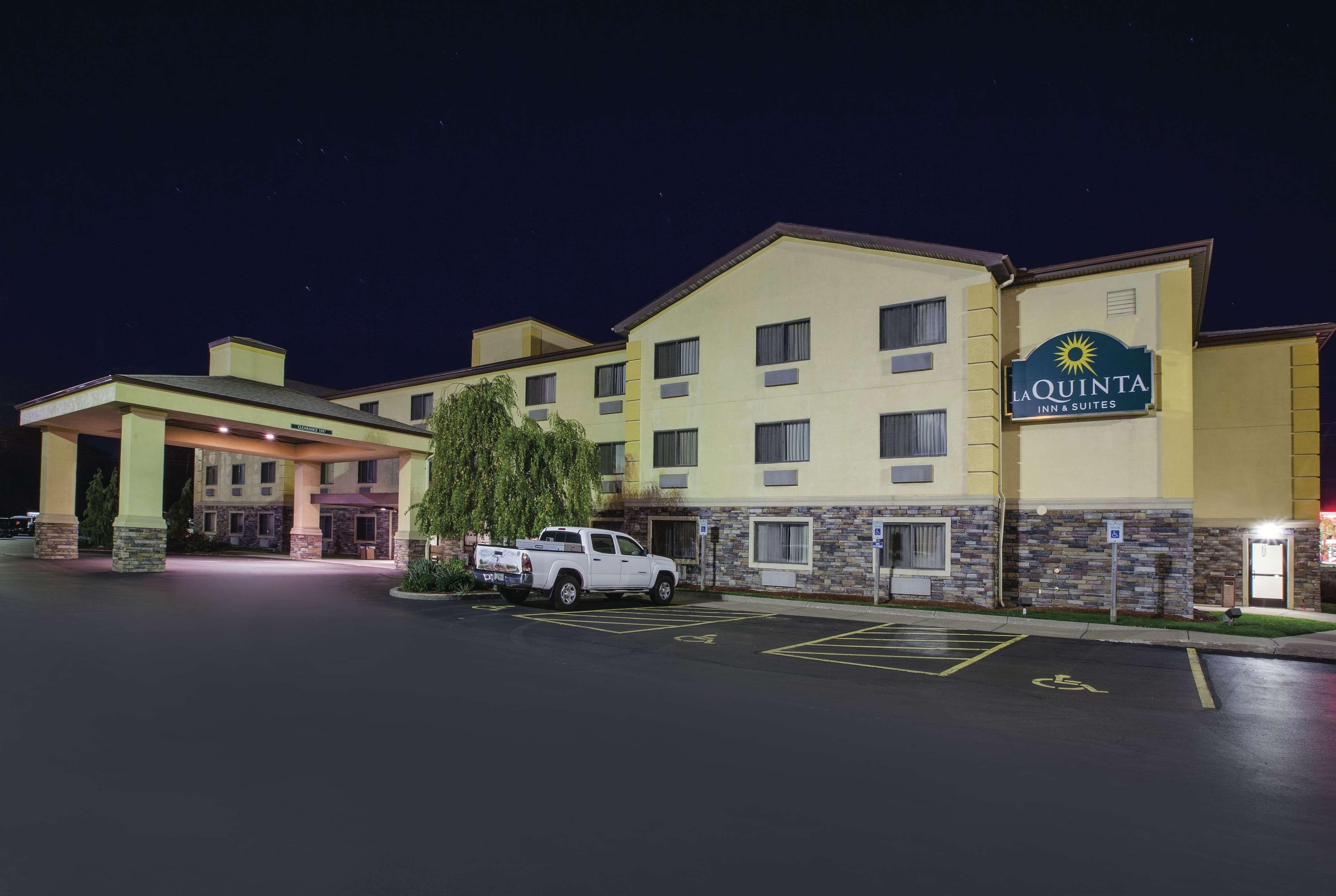 La Quinta By Wyndham Erie Hotel Exterior photo
