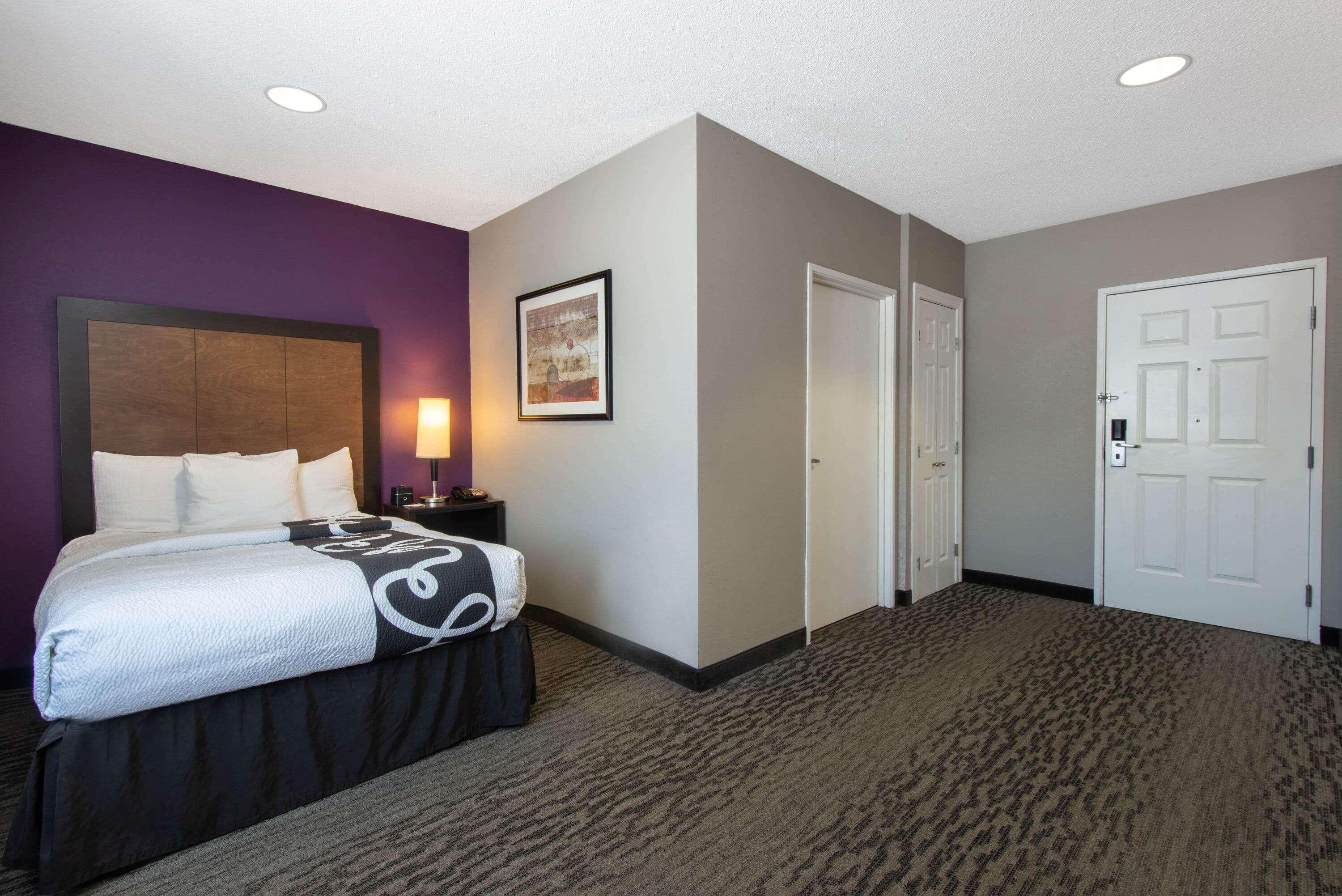 La Quinta By Wyndham Erie Hotel Exterior photo