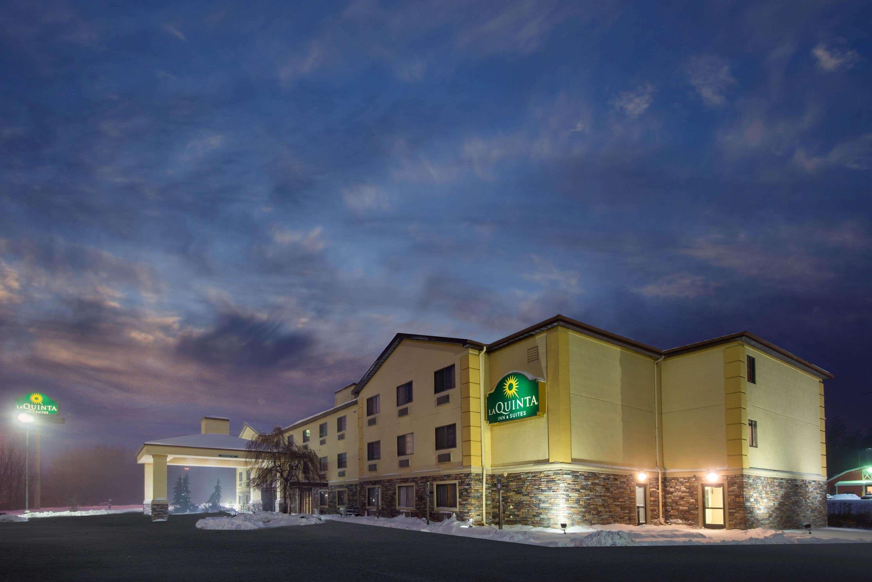 La Quinta By Wyndham Erie Hotel Exterior photo