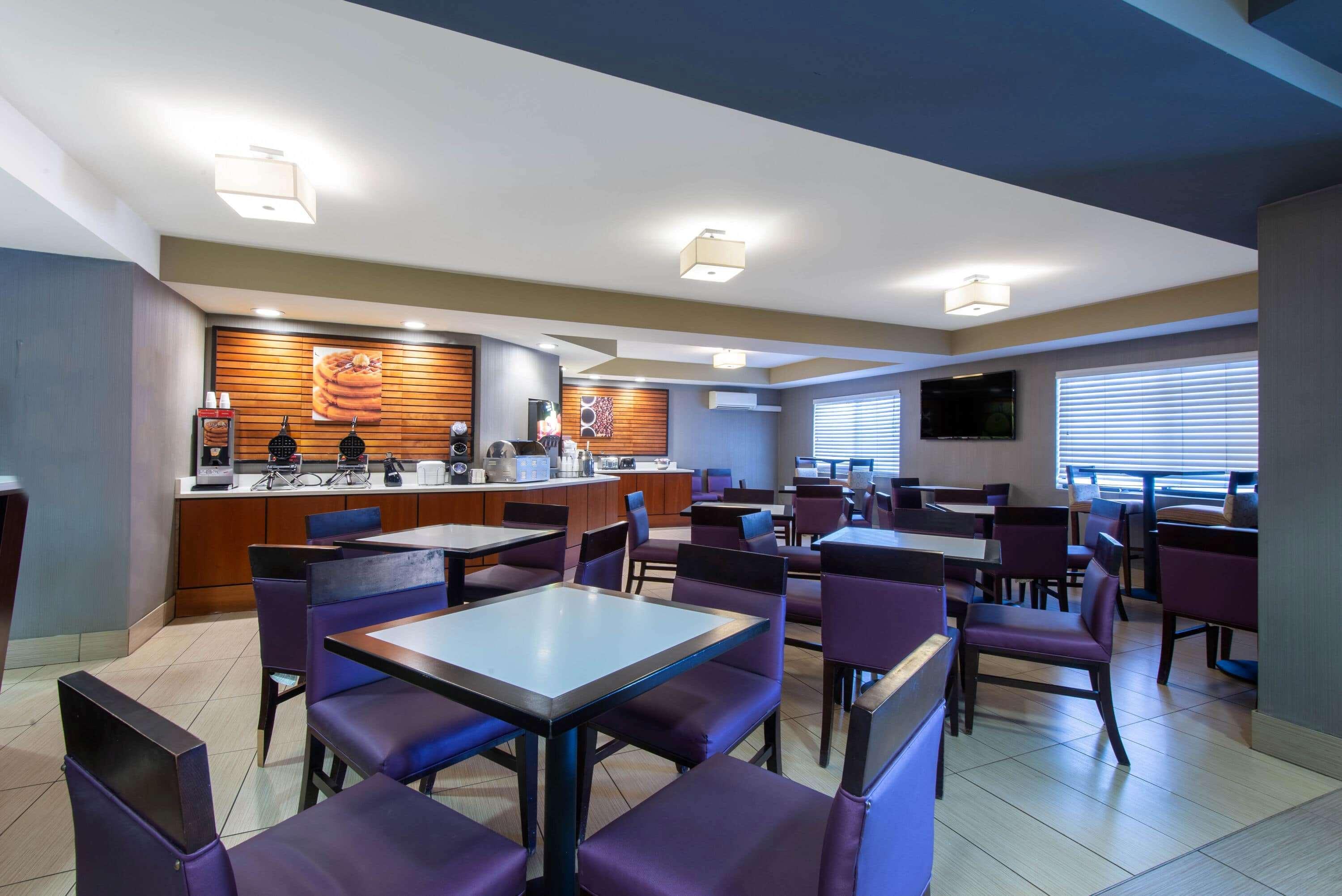 La Quinta By Wyndham Erie Hotel Exterior photo