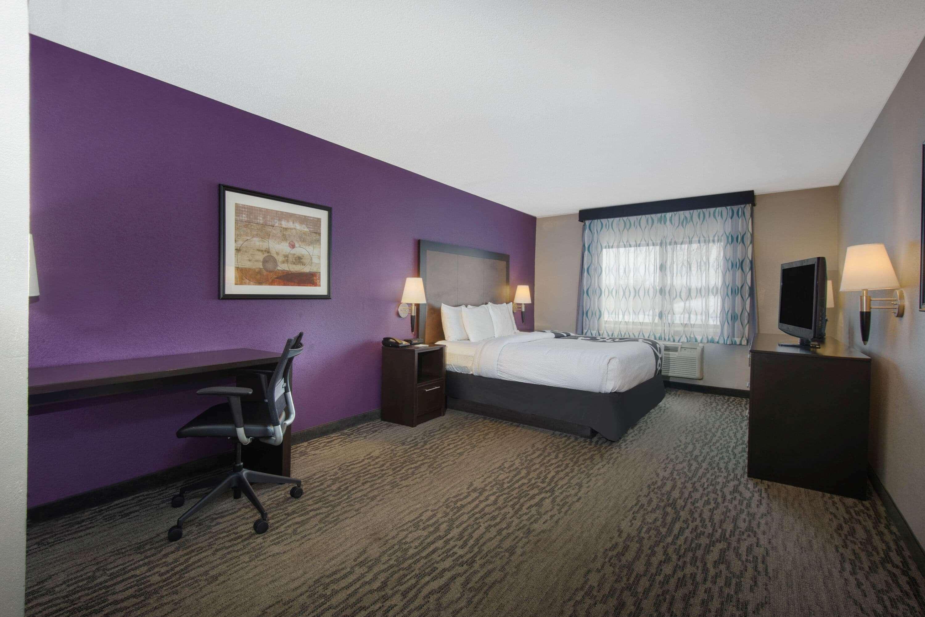 La Quinta By Wyndham Erie Hotel Exterior photo