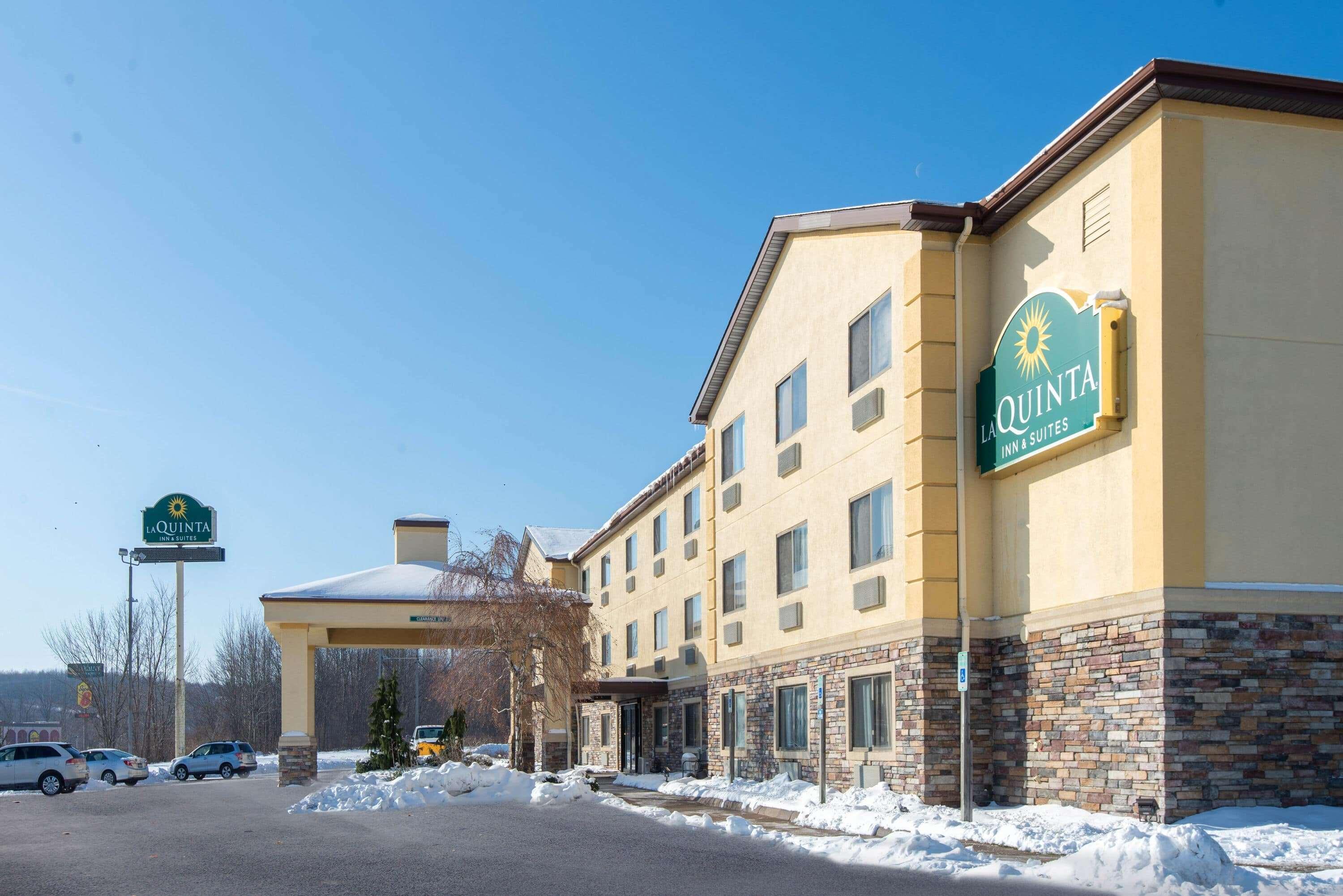 La Quinta By Wyndham Erie Hotel Exterior photo