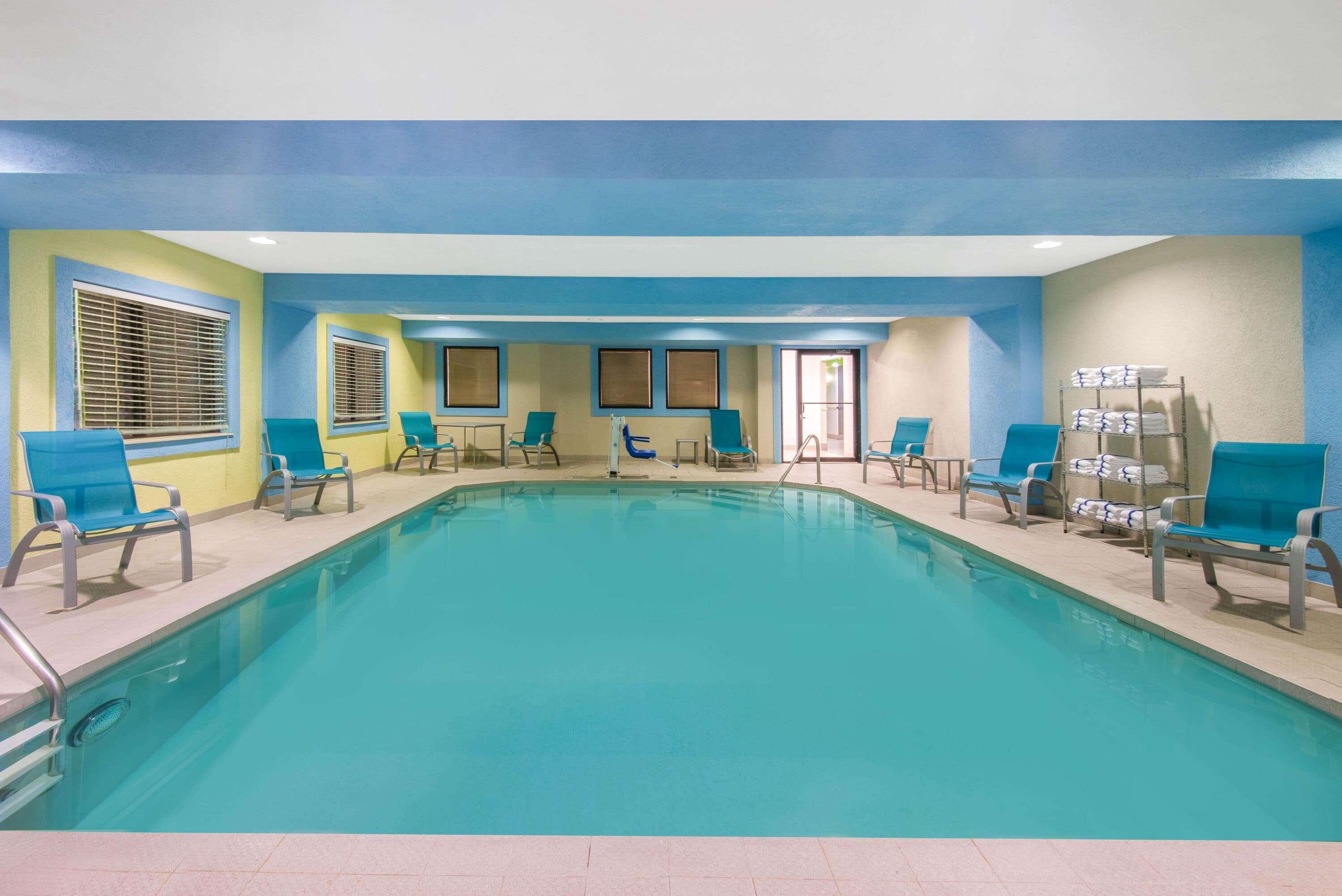 La Quinta By Wyndham Erie Hotel Exterior photo