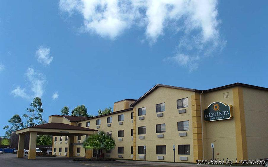 La Quinta By Wyndham Erie Hotel Exterior photo