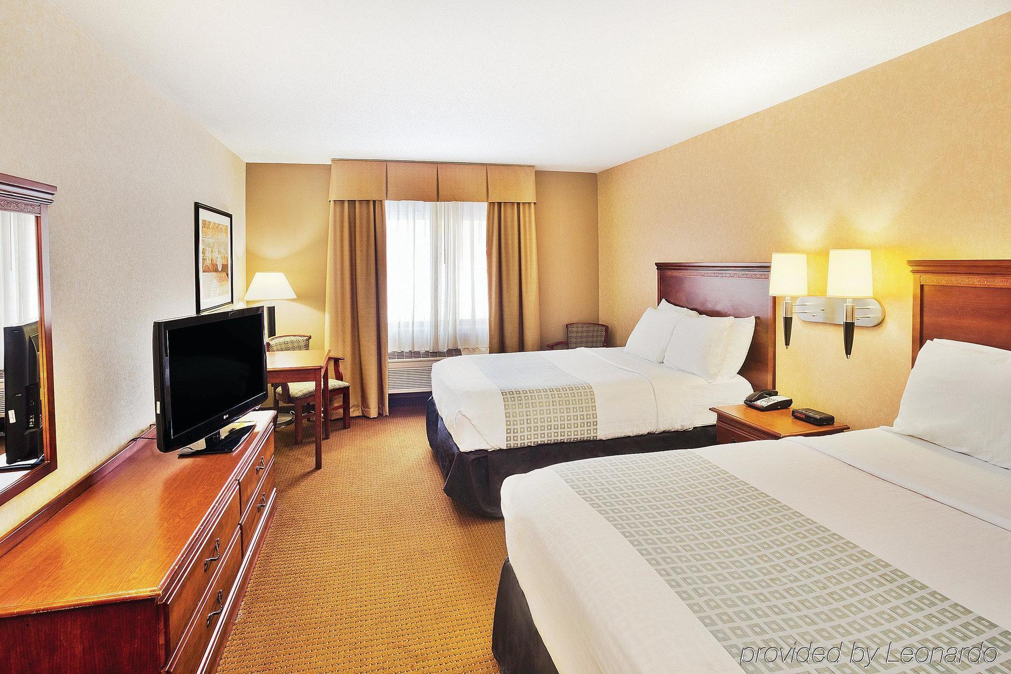 La Quinta By Wyndham Erie Hotel Exterior photo