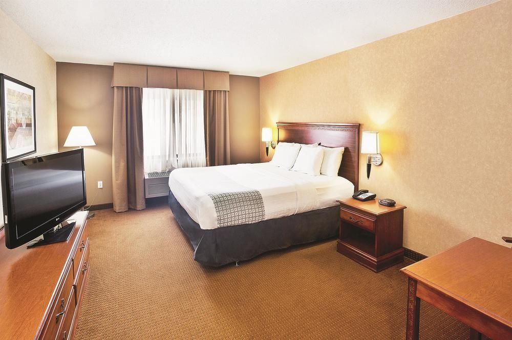 La Quinta By Wyndham Erie Hotel Exterior photo